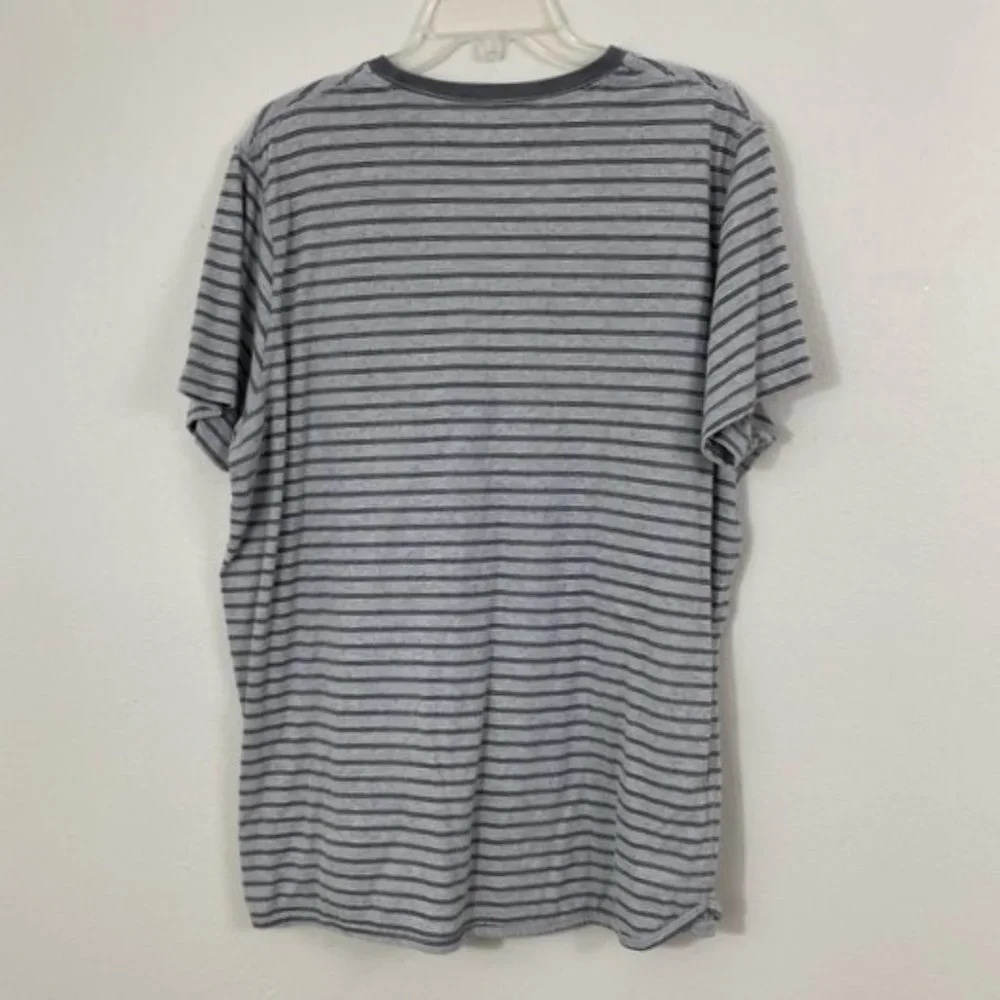 Levi's Gray Textured Striped Pocket Tee
